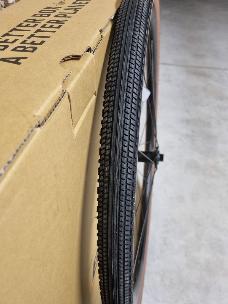 Used Bontrager Paradigm Comp 25 Wheels 2025 bike — image 9 of 11