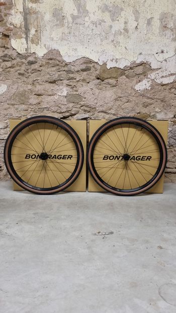 Used Bontrager Paradigm Comp 25 Wheels 2025 bike