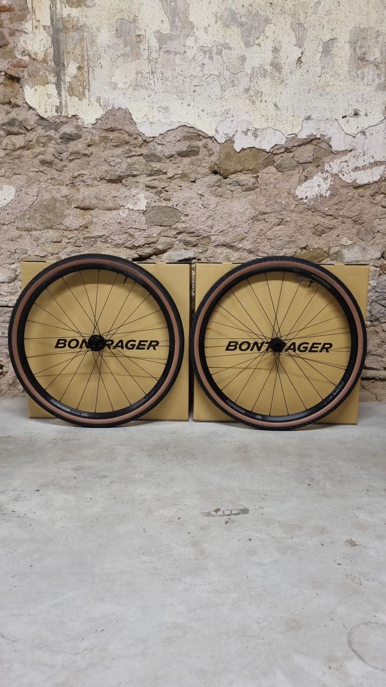 Used Bontrager Paradigm Comp 25 Wheels 2025 bike — image 1 of 11