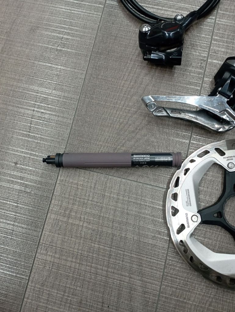 Used Shimano Di2 11-speed Groupset with D-Fly bike — image 6 of 10