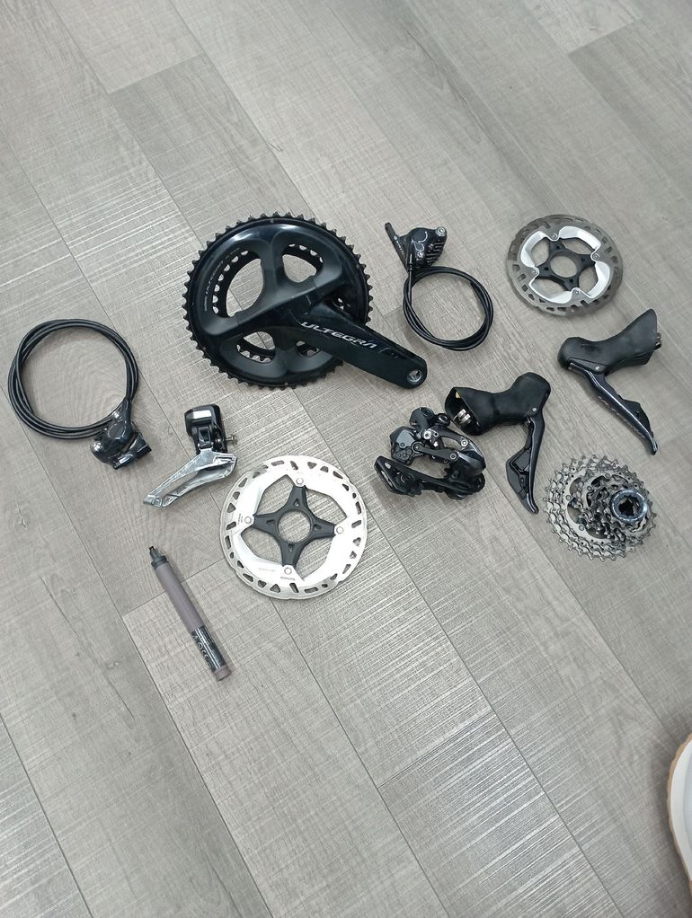 Used Shimano Di2 11-speed Groupset with D-Fly bike — image 1 of 10