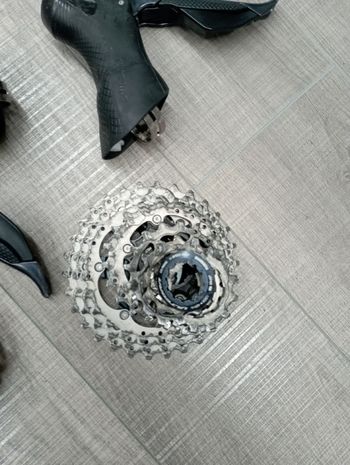 Used Shimano Di2 11-speed Groupset with D-Fly bike — image 7 of 10