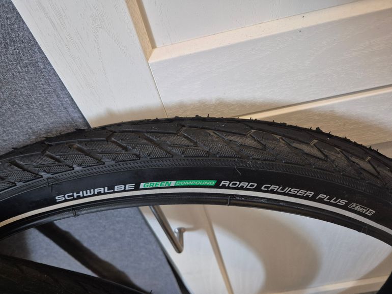 Used Schwalbe Road Cruiser Tires bike — image 2 of 3