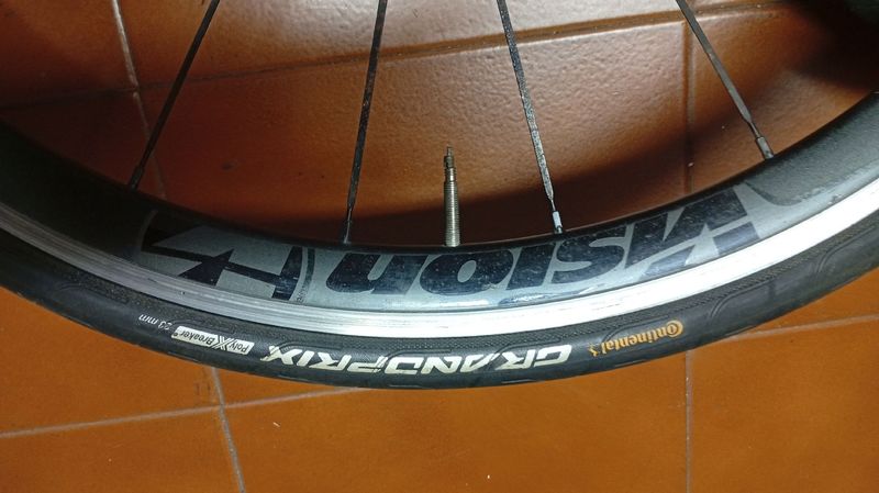 Used Vision 35 28/700 bike — image 3 of 12