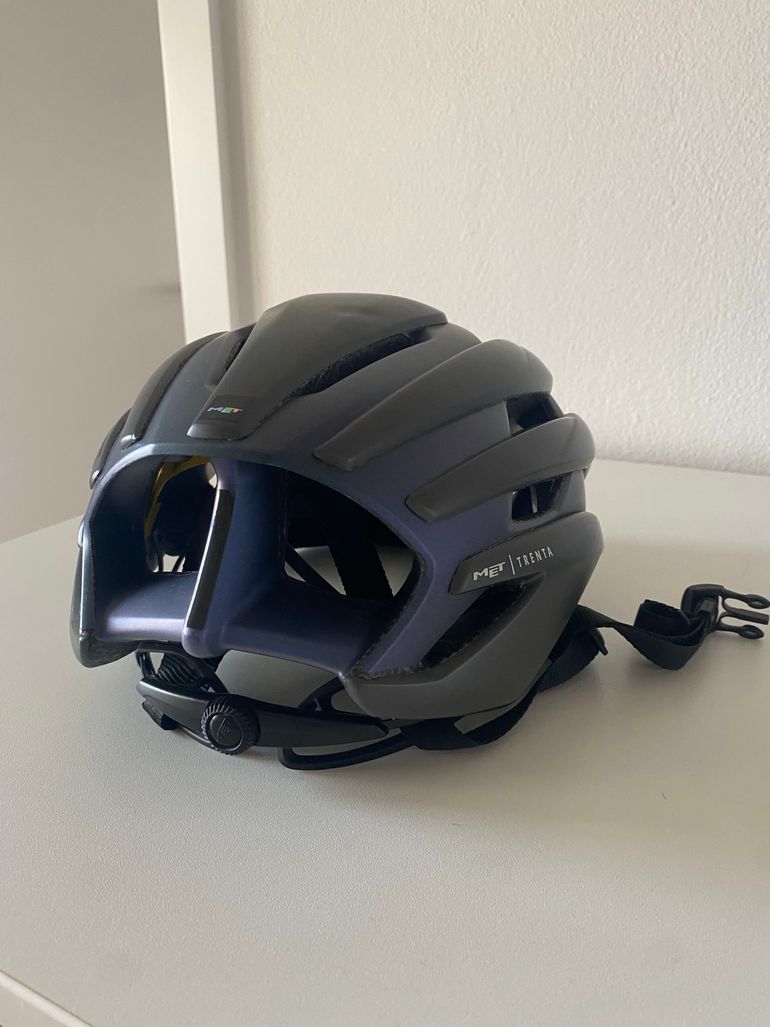 Used MET Trenta Helmet bike — image 4 of 4