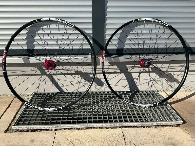 Used Tune 29 Naben, NoTubes ZTR MK3 Felgen bike — image 1 of 7