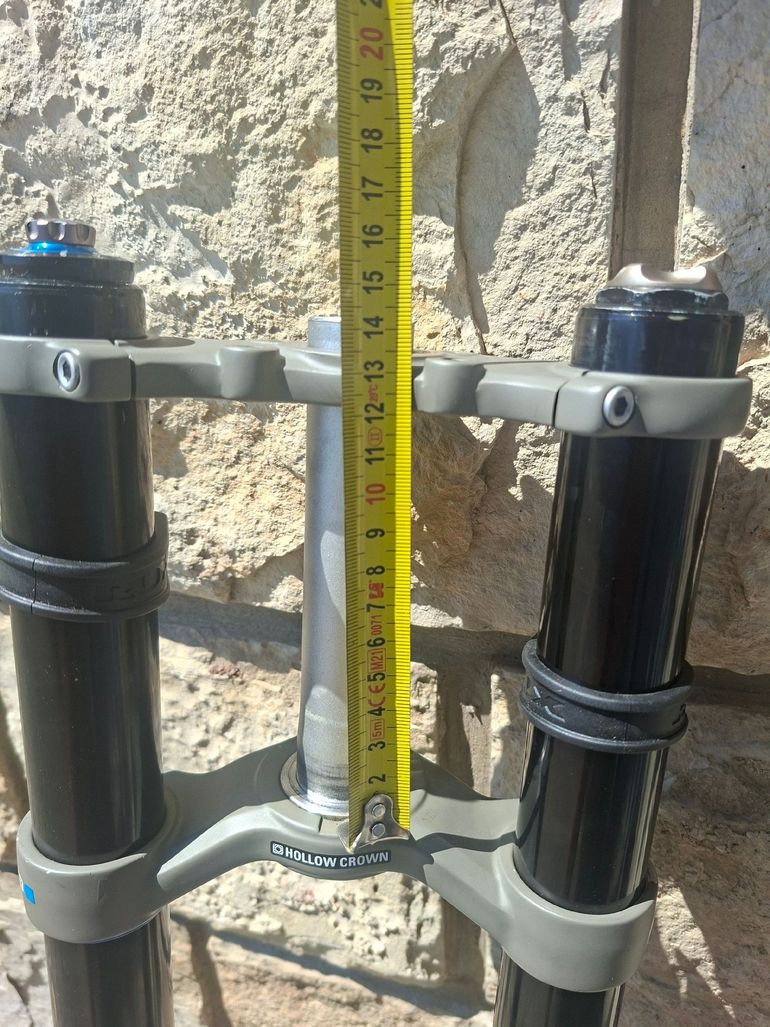 Used Sr Suntour RUX38 Suspension Fork 2024 bike — image 7 of 7