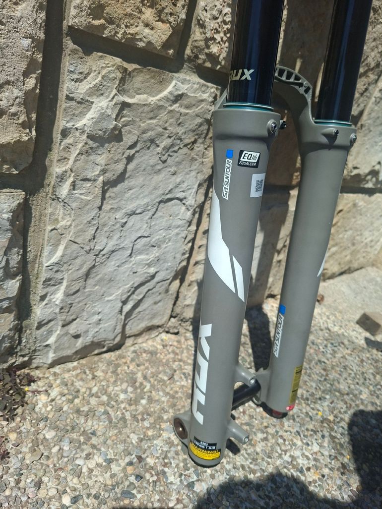 Used Sr Suntour RUX38 Suspension Fork 2024 bike — image 5 of 7