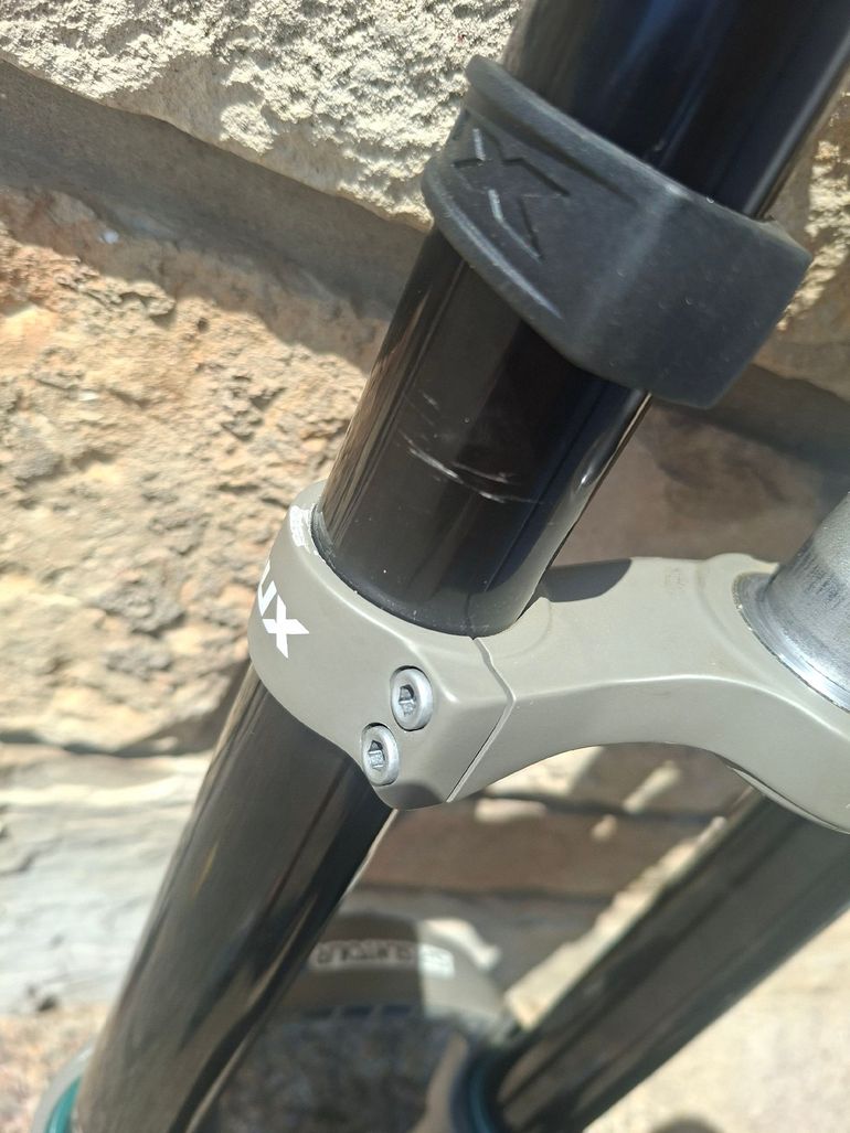 Used Sr Suntour RUX38 Suspension Fork 2024 bike — image 3 of 7