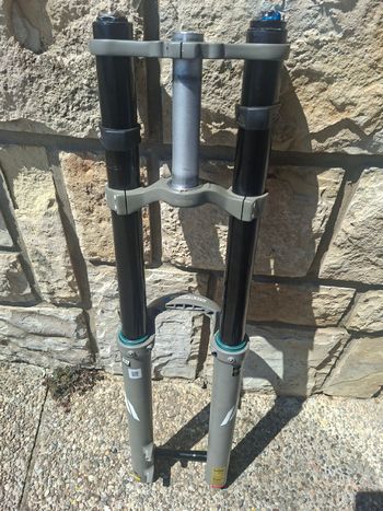 Used Sr Suntour RUX38 Suspension Fork 2024 bike — image 2 of 7