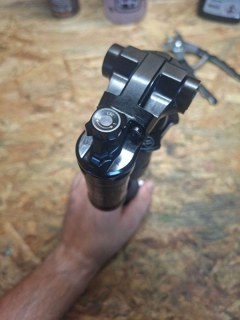 Used RockShox Super Deluxe Shock 2023 bike — image 2 of 4