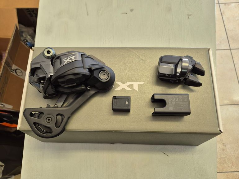 Used Shimano XT Di2 Shifter 2026 bike — image 4 of 6