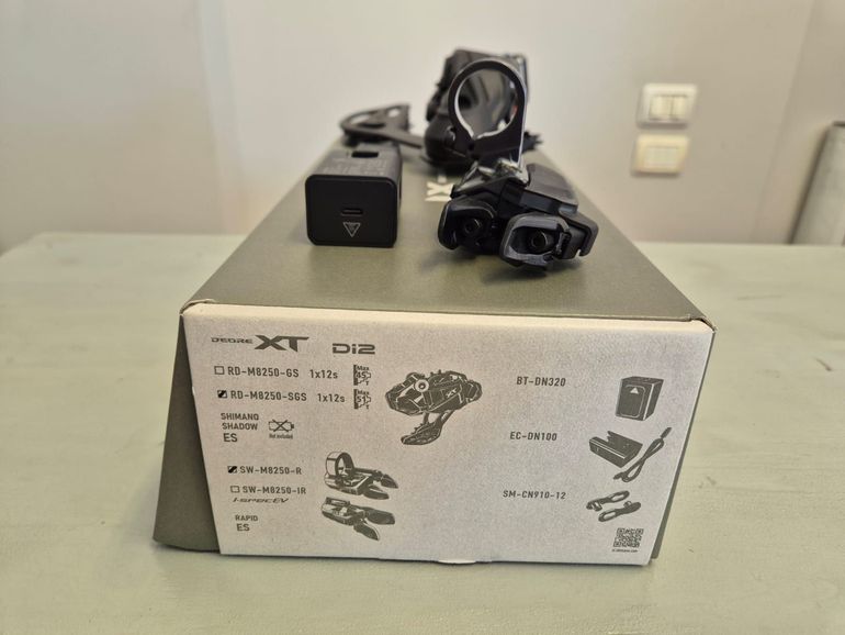 Used Shimano XT Di2 Shifter 2026 bike — image 5 of 6