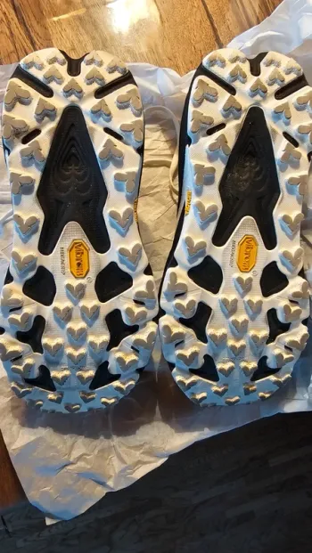 Used Hoka Speedgoat 7 bike — image 2 of 4