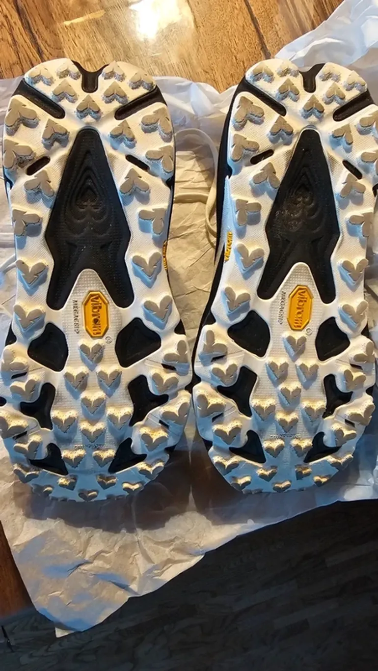 Used Hoka Speedgoat 7 bike — image 2 of 4