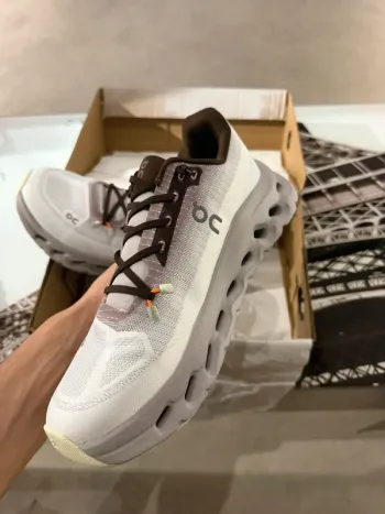 Tweedehands On Running On Shoes bike — afbeelding 2 van 6