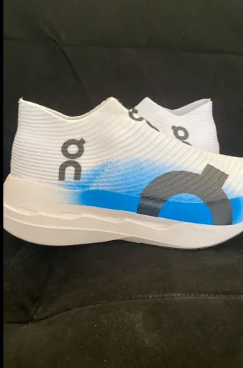 Tweedehands On Running Shoes Size 42 bike — afbeelding 3 van 4