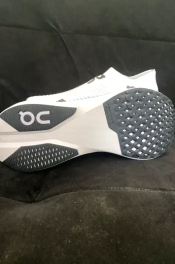 Tweedehands On Running Shoes Size 42 bike — afbeelding 4 van 4