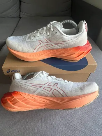 Used Asics Novablast 4 bike — image 2 of 8