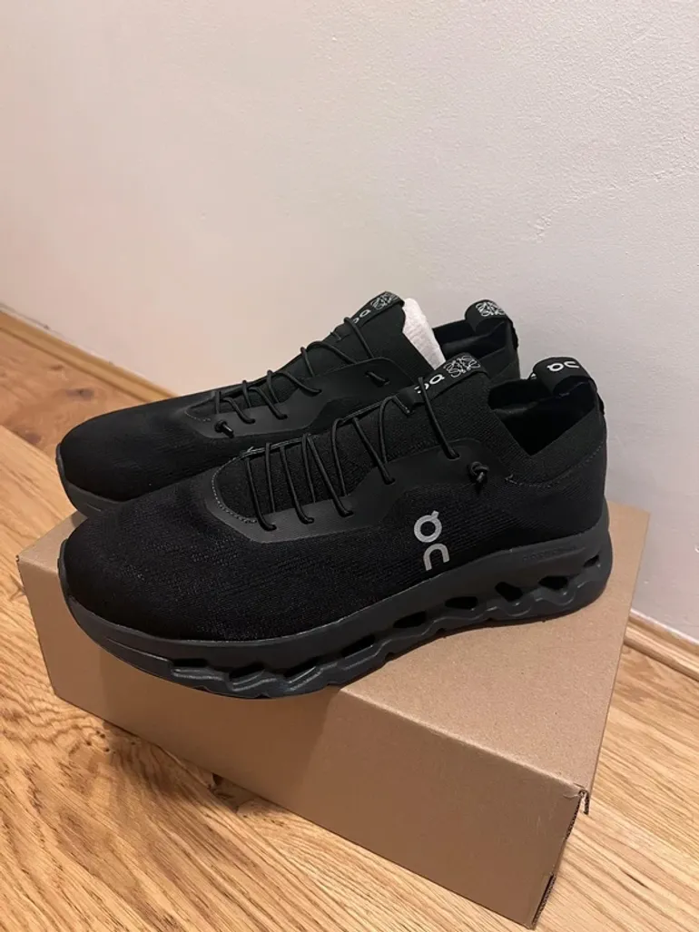 Tweedehands Lightweight On Running Shoes Black Size 43 bike — afbeelding 1 van 6