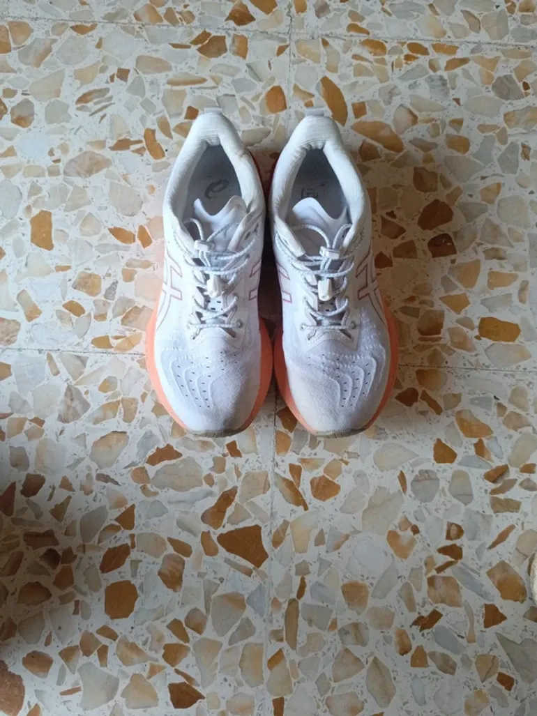 Used Asics Novablast 4 bike — image 1 of 4