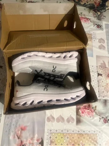 Tweedehands On Running Scarpe on nuovi bike — afbeelding 5 van 6