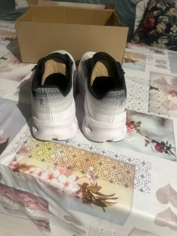 Tweedehands On Running Scarpe on nuovi bike — afbeelding 4 van 6