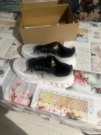 Tweedehands On Running Scarpe on nuovi bike — afbeelding 2 van 6