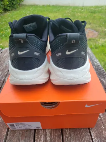 Tweedehands Nike Vomero 18 bike — afbeelding 3 van 4