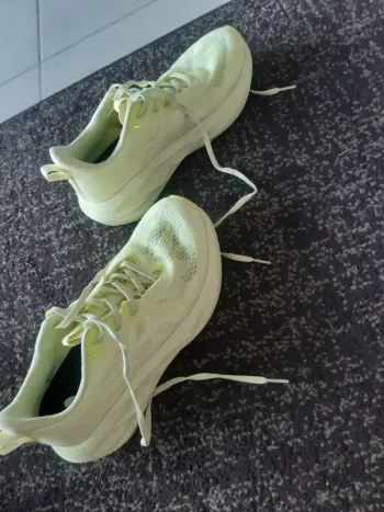 Used Asics Novablast 5 bike — image 3 of 7