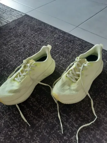 Used Asics Novablast 5 bike — image 2 of 7