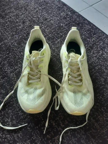 Used Asics Novablast 5 bike