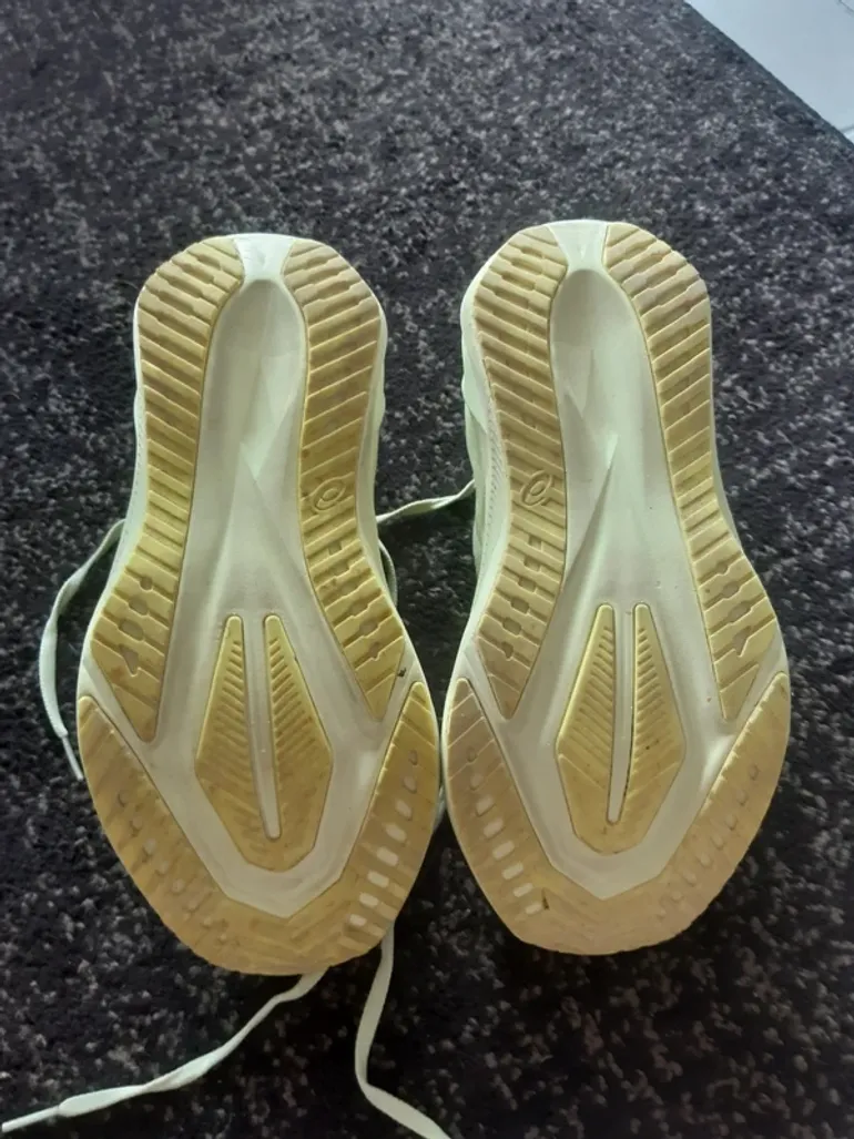 Used Asics Novablast 5 bike — image 4 of 7