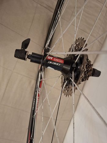 Used Dt Swiss rr21 dicut Rim 2016 bike — image 9 of 9