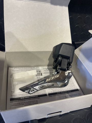 Shimano 105 Di2 Derailleur 2025 Drivetrain & Pedals usato
