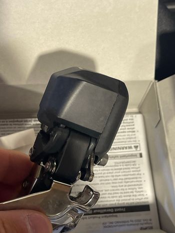 Used Shimano 105 Di2 Derailleur 2025 bike — image 2 of 3