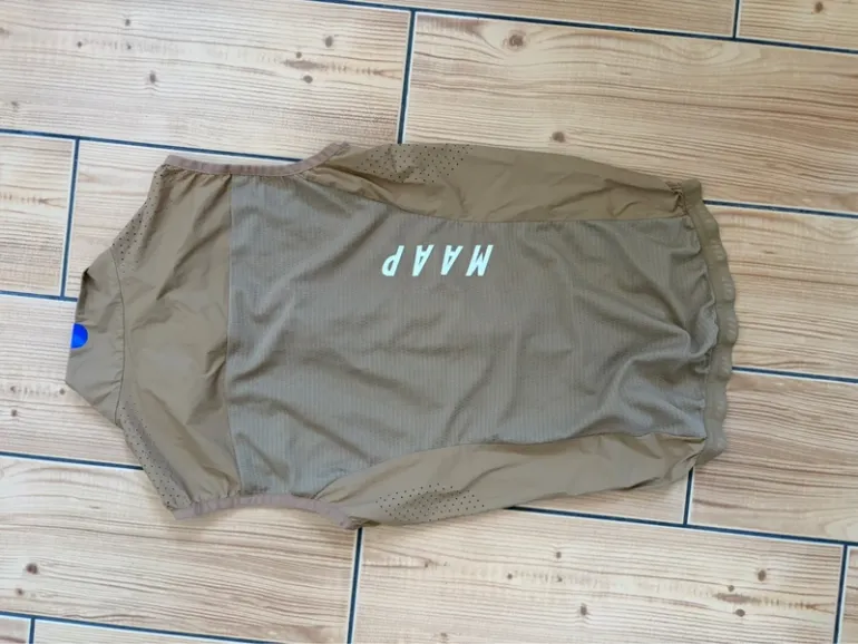 Used MAAP Gilet Velo Kaki Sans Manches Taille XS bike — image 3 of 11