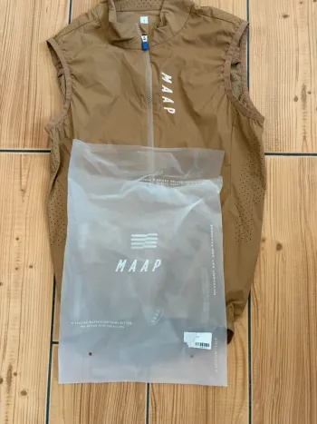 Used MAAP Gilet Velo Kaki Sans Manches Taille XS bike — image 2 of 11