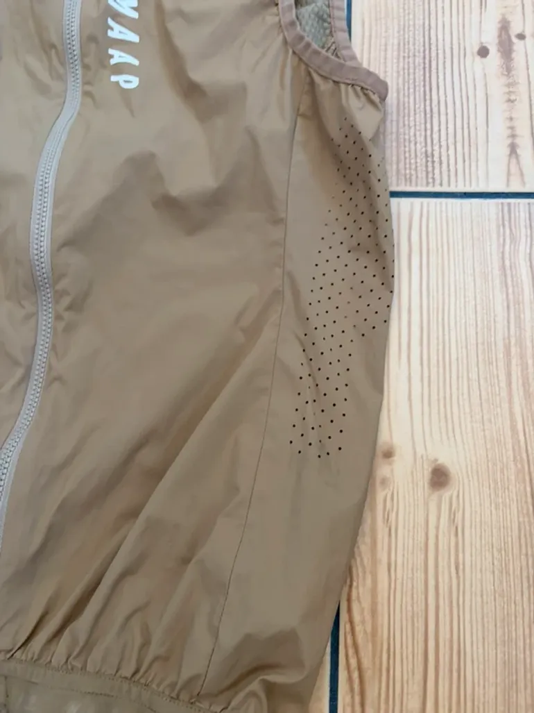 Used MAAP Gilet Velo Kaki Sans Manches Taille XS bike — image 6 of 11