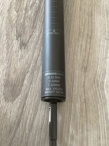 Gebrauchtes Dt Swiss D232 One Carbon 30, 9mm x 400mm Dropper Post NEW 2026 bike — Bild 2 von 7