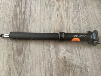 Gebrauchtes Dt Swiss D232 One Carbon 30, 9mm x 400mm Dropper Post NEW 2026 bike — Bild 3 von 7