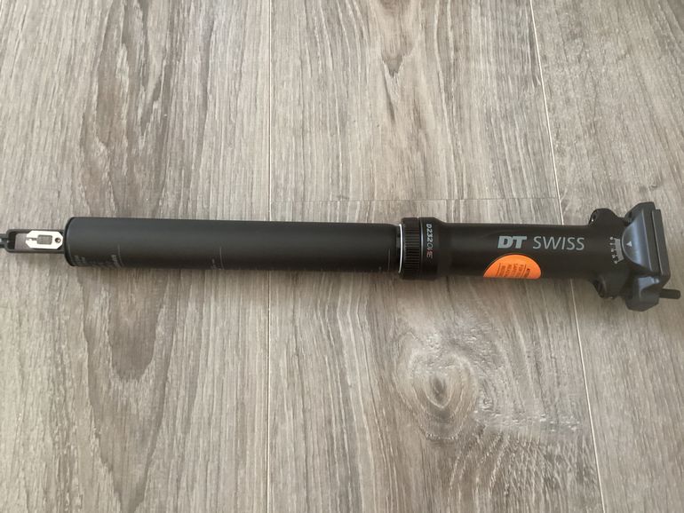 Gebrauchtes Dt Swiss D232 One Carbon 30, 9mm x 400mm Dropper Post NEW 2026 bike — Bild 3 von 7