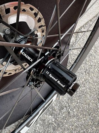 Used Cadex 65 TUBULAR DISC BRAKE 2020 bike — image 2 of 4