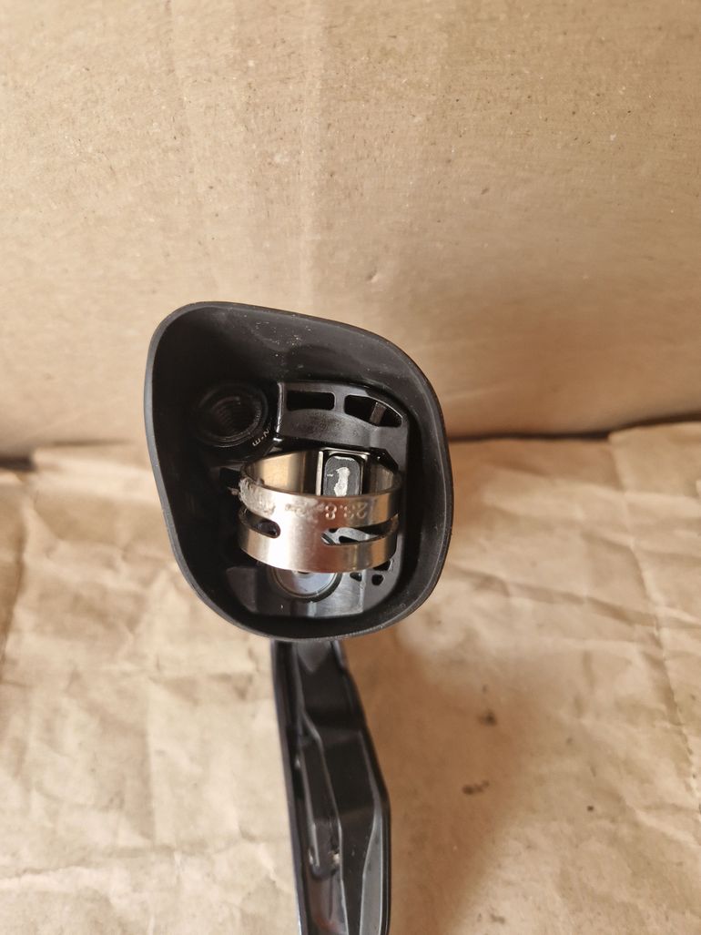 Used Shimano Ultegra ST8070R DI2 11s disc 2024 bike — image 7 of 8