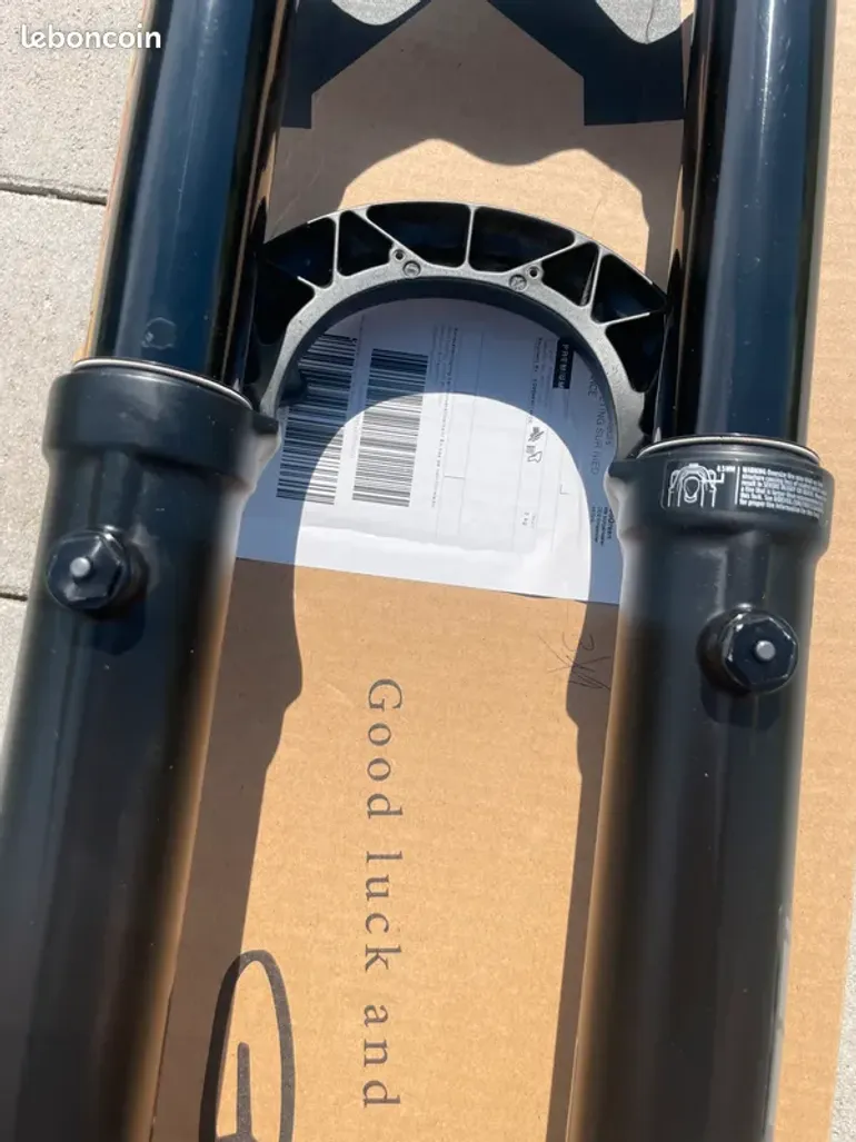 Used Fox 38 Grip 2 2024 bike — image 4 of 7