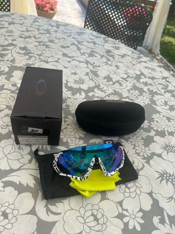 Used Oakley flight jacket bike — image 7 of 8