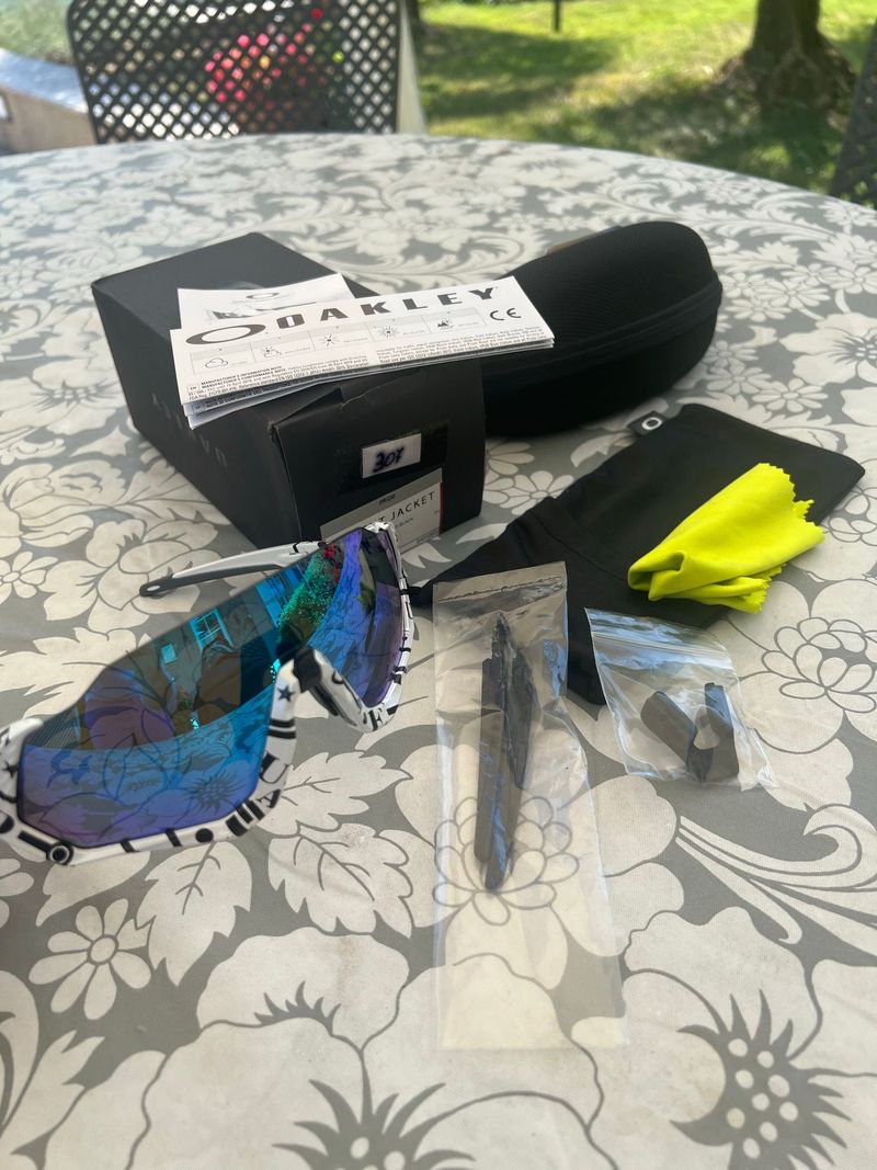 Used Oakley flight jacket bike — image 3 of 8