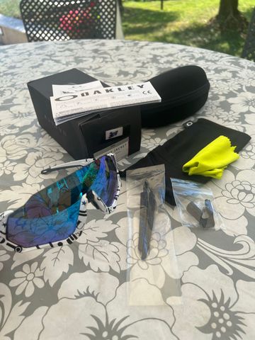 Used Oakley flight jacket bike — image 8 of 8