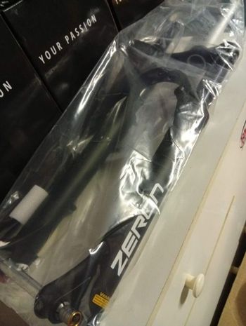 Used Sr Suntour Zeron Fork 27.5 Boost 15x110mm 130mm Travel 35mm Steli bike — image 2 of 12
