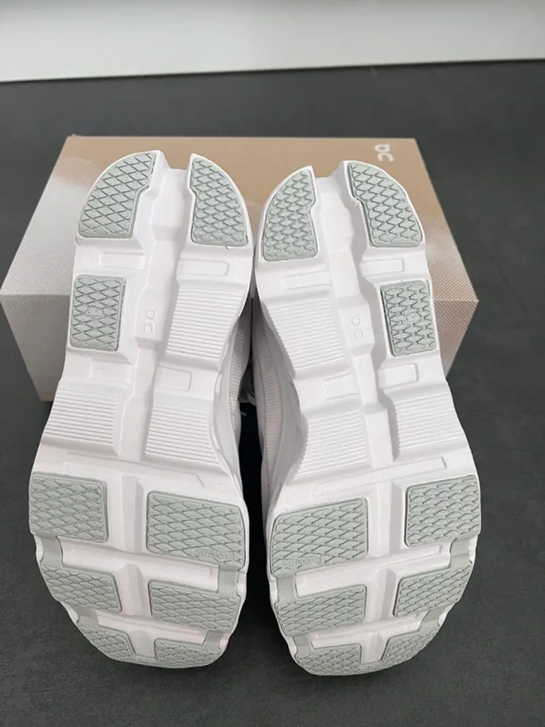 Used Lightweight On Running Shoes bike — image 5 of 6